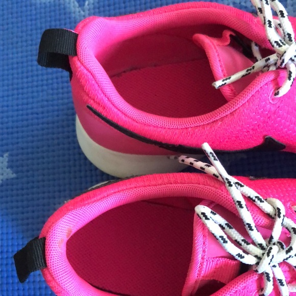 Nike Hot Pink Sneaker Runner Running Shoes - Picture 8 of 8